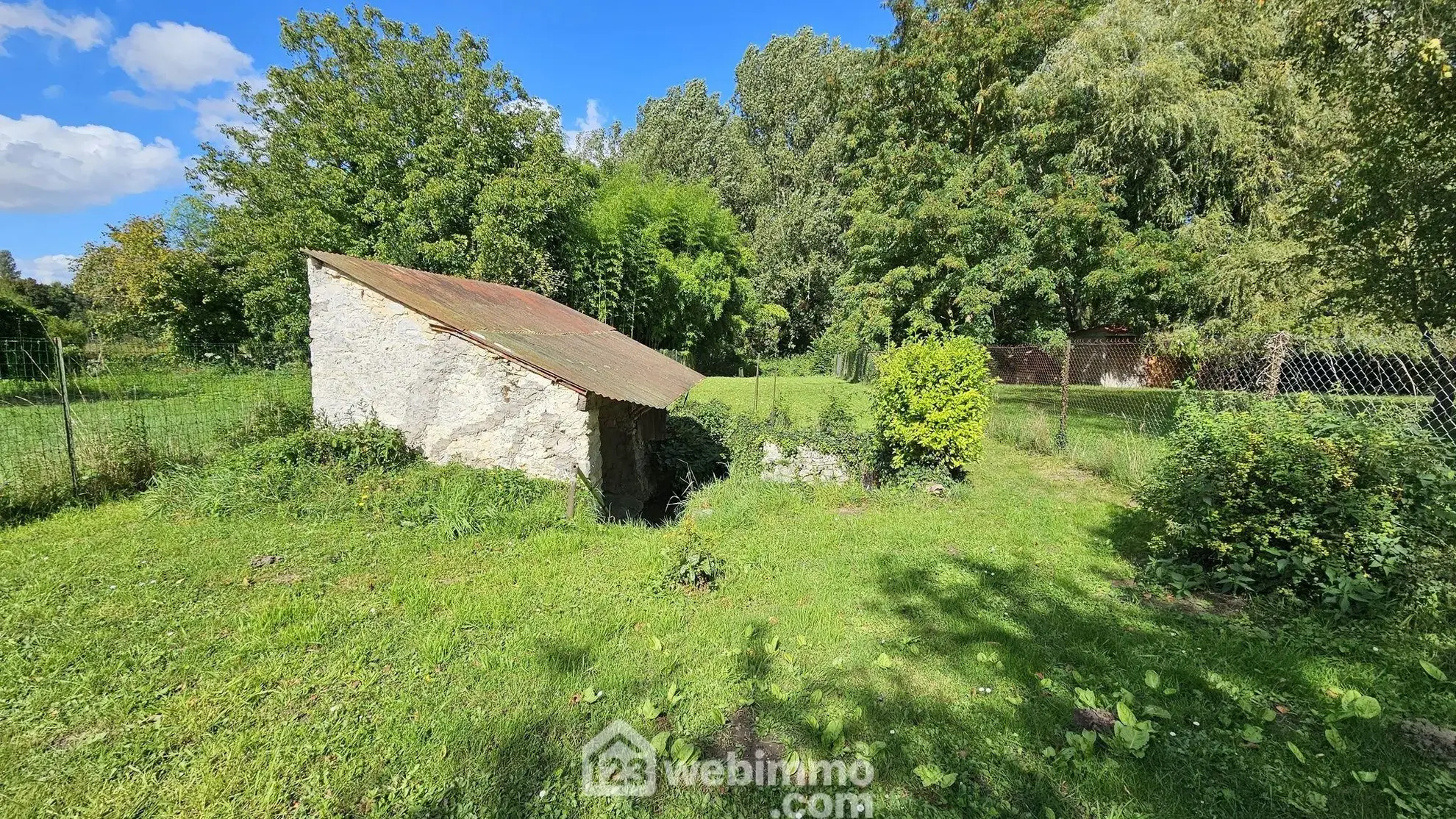 Terrain constructible de 781 m² à Vayres-sur-Essonne avec source naturelle 