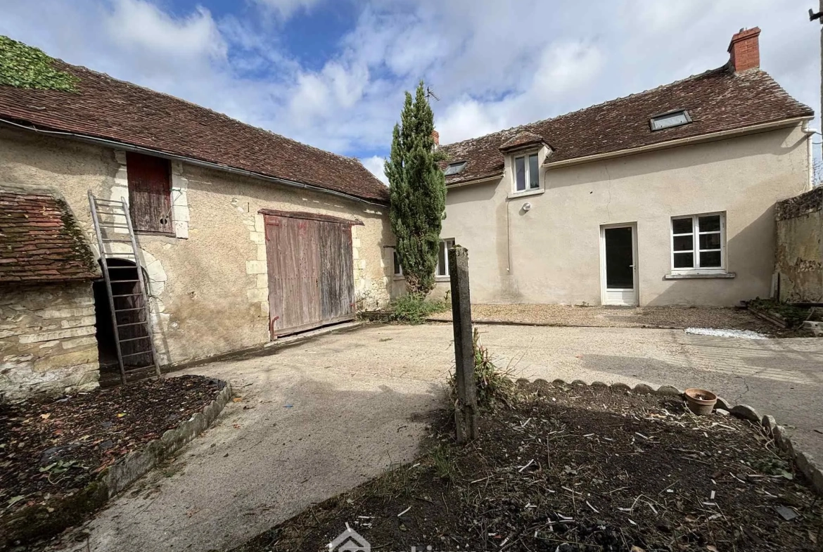 Maison en pierre à Les Ormes de 94m² avec jardin et dépendances 