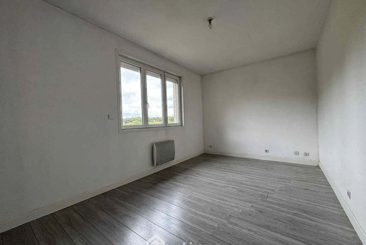 Maison en pierre à Les Ormes de 94m² avec jardin et dépendances 