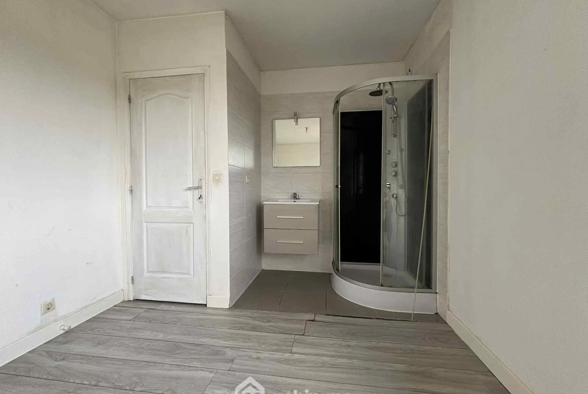 Maison en pierre à Les Ormes de 94m² avec jardin et dépendances 