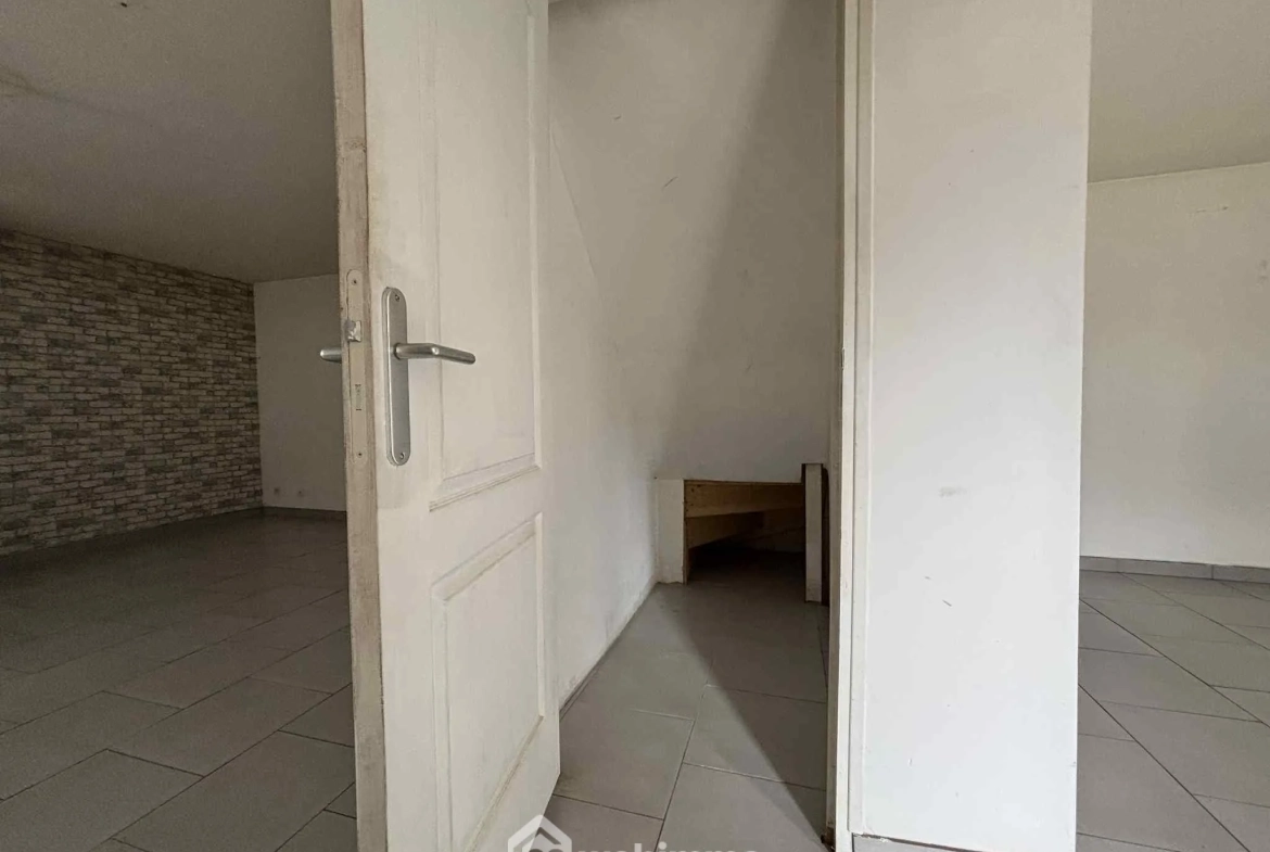 Maison en pierre à Les Ormes de 94m² avec jardin et dépendances 