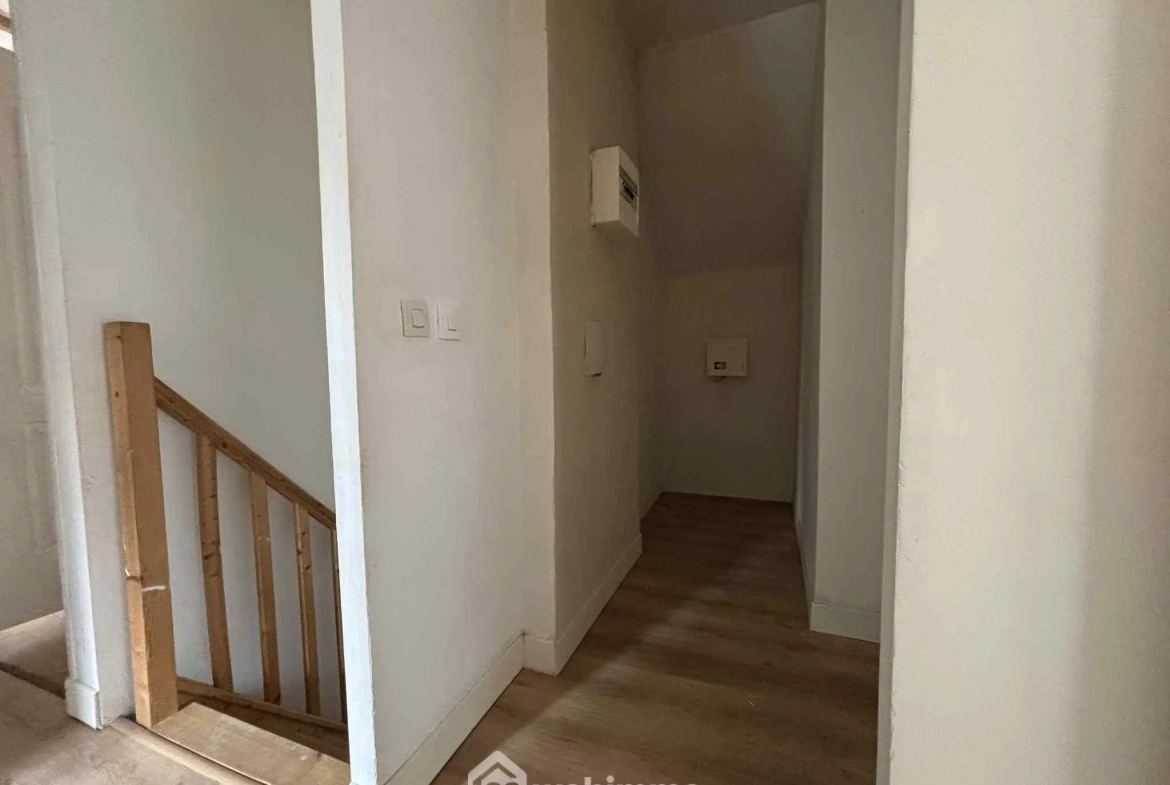 Maison en pierre à Les Ormes de 94m² avec jardin et dépendances 