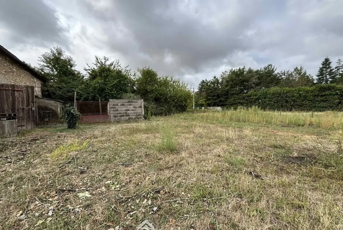 Maison en pierre à Les Ormes de 94m² avec jardin et dépendances 