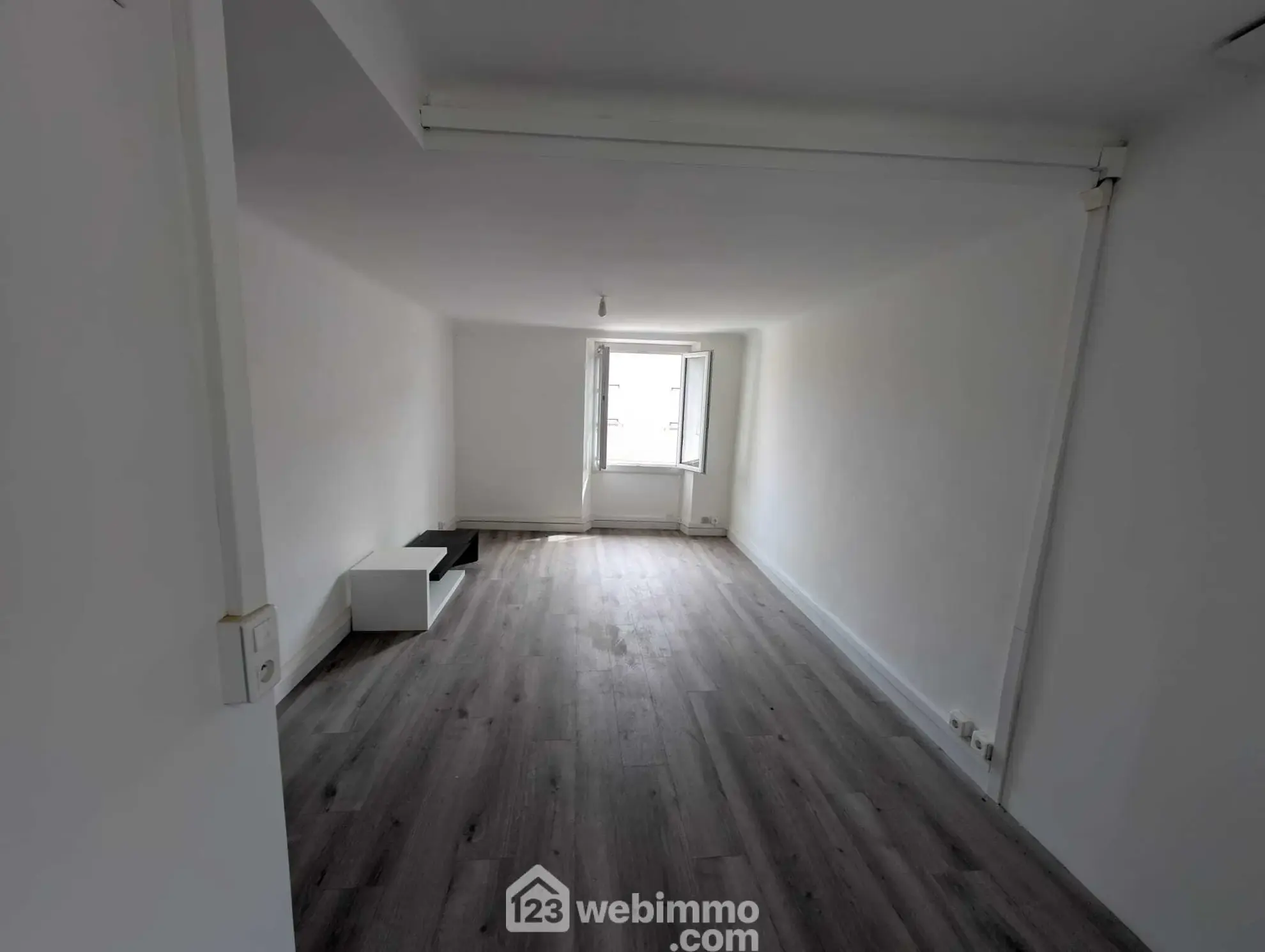 Bel appartement rénové de 64 m² à Cogolin, centre-ville, idéal investissement ou résidence secondaire 