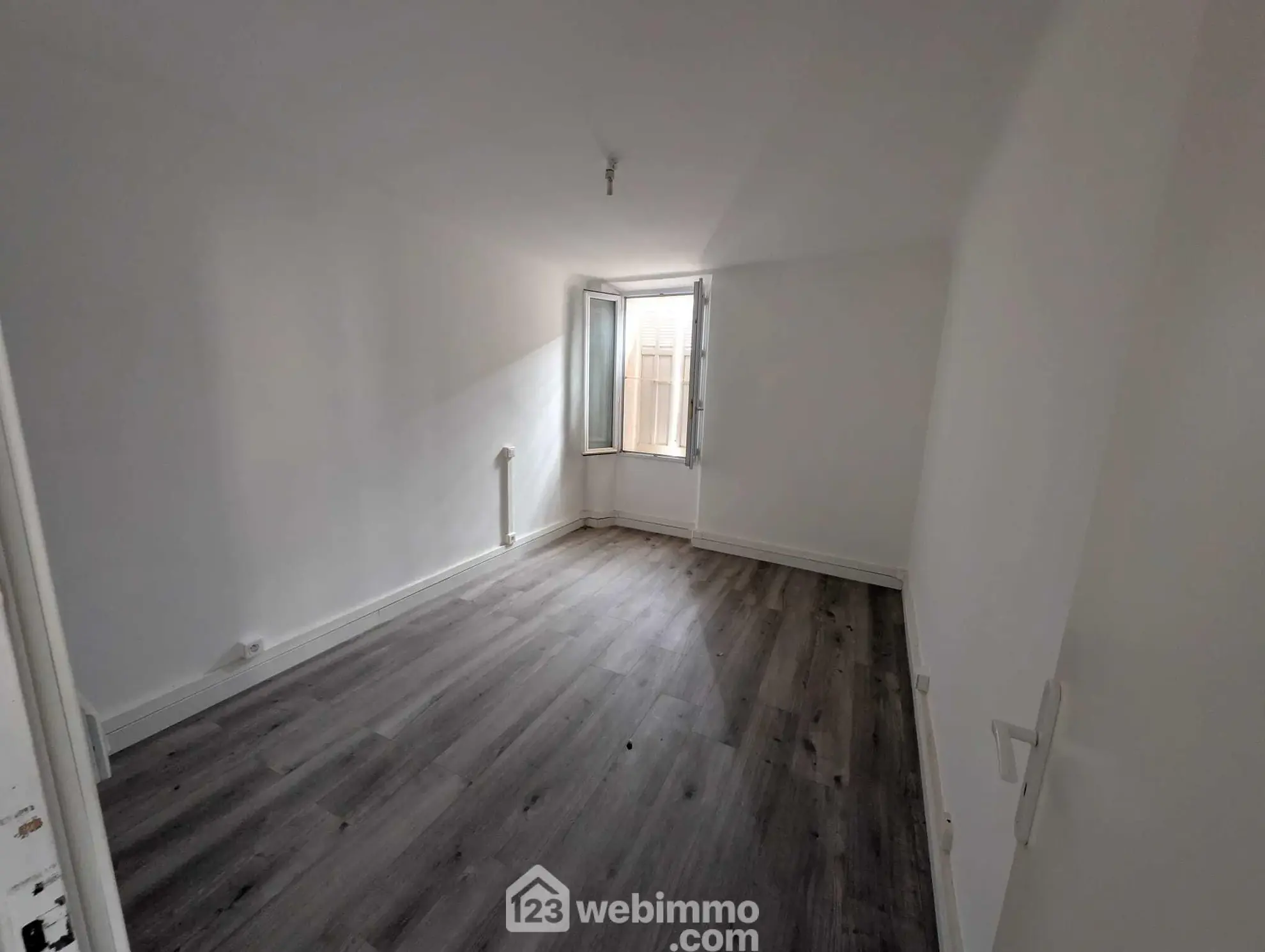 Bel appartement rénové de 64 m² à Cogolin, centre-ville, idéal investissement ou résidence secondaire 