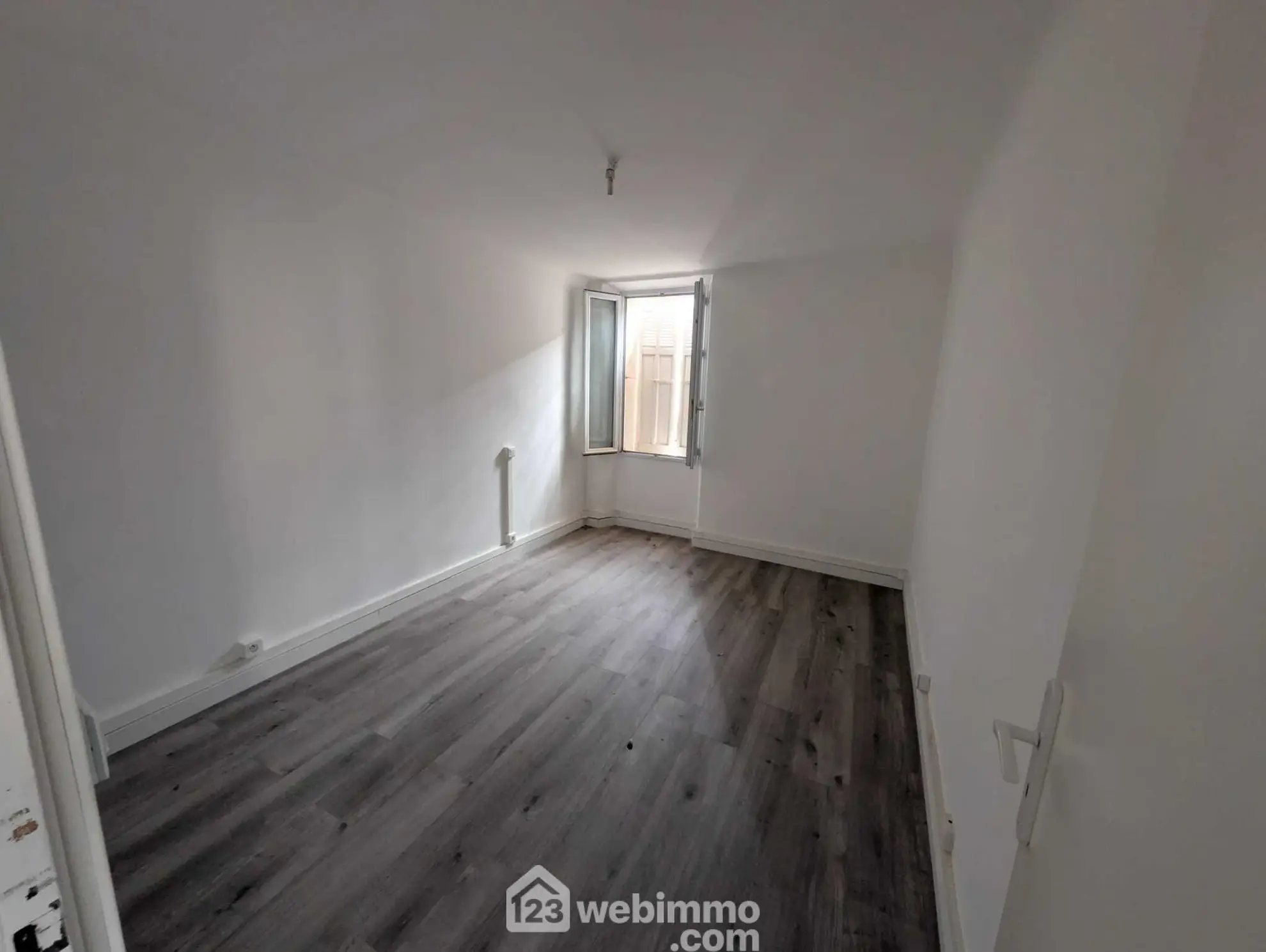 Bel appartement rénové de 64 m² à Cogolin, centre-ville, idéal investissement ou résidence secondaire 