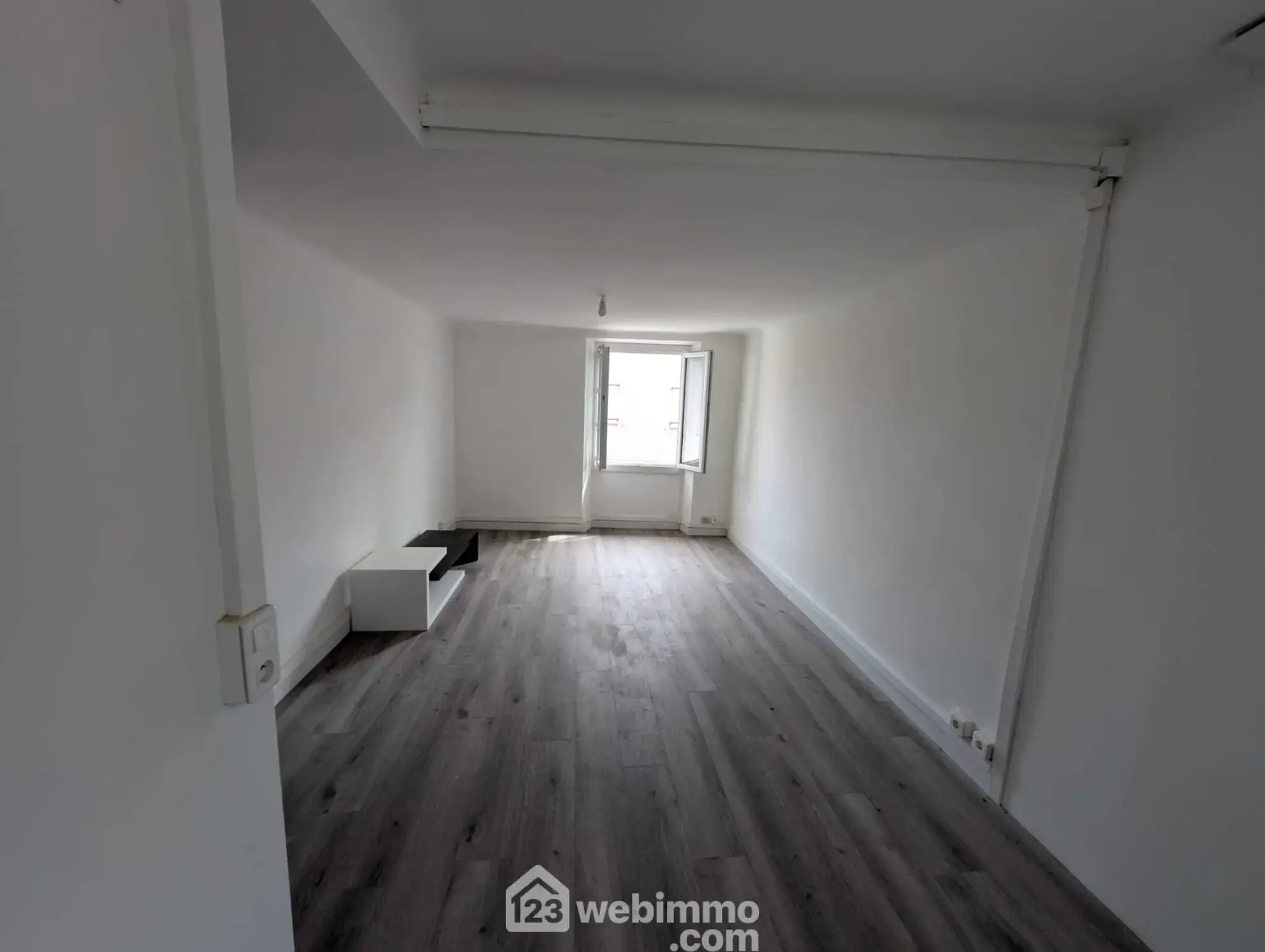 Appartement 52 m² à Cogolin au cœur du village, excellent potentiel locatif 