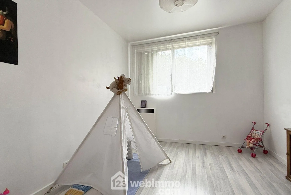 Bel appartement de 82m² à Sucy-en-Brie avec 3 chambres, calme et parking 