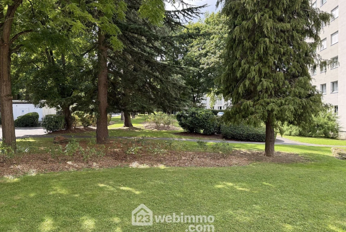 Bel appartement de 82m² à Sucy-en-Brie avec 3 chambres, calme et parking 