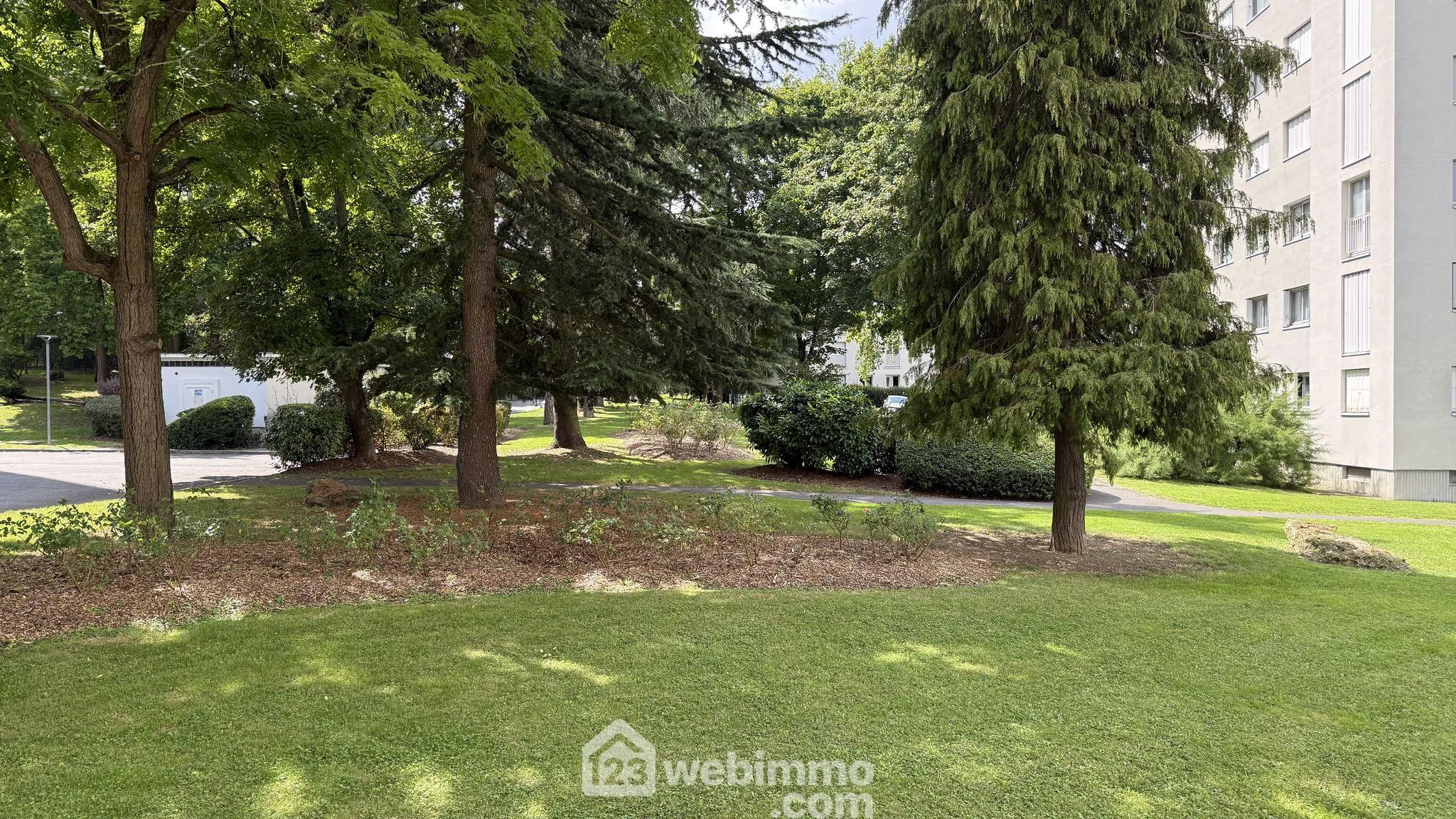 Bel appartement de 82m² à Sucy-en-Brie avec 3 chambres, calme et parking 