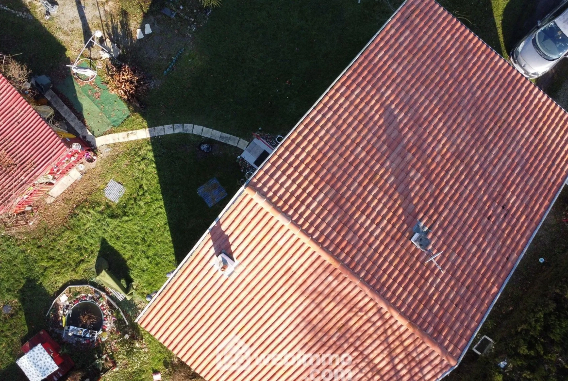 Charmante maison lumineuse avec grand potentiel à Sallespisse 
