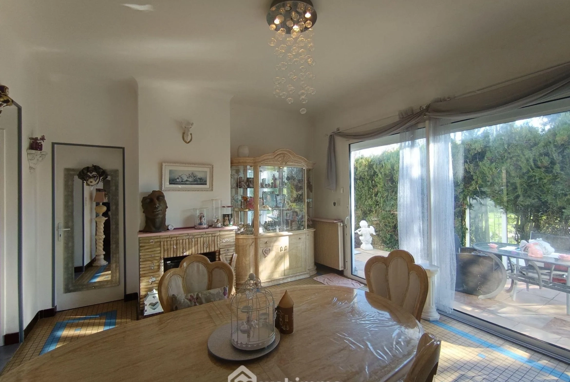 Charmante maison lumineuse avec grand potentiel à Sallespisse 