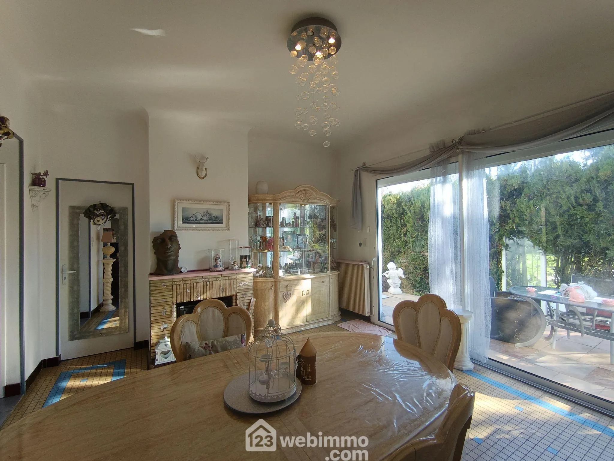 Charmante maison lumineuse avec grand potentiel à Sallespisse 