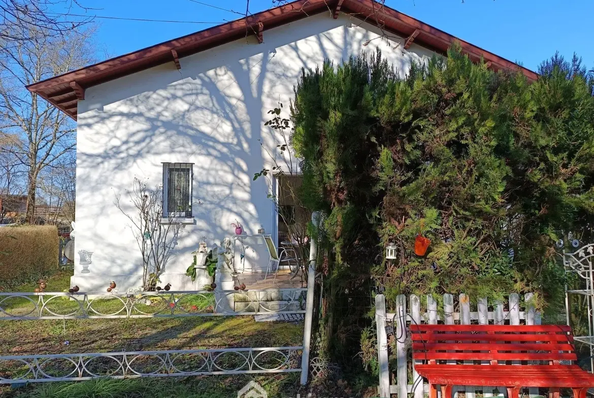 Charmante maison lumineuse avec grand potentiel à Sallespisse 
