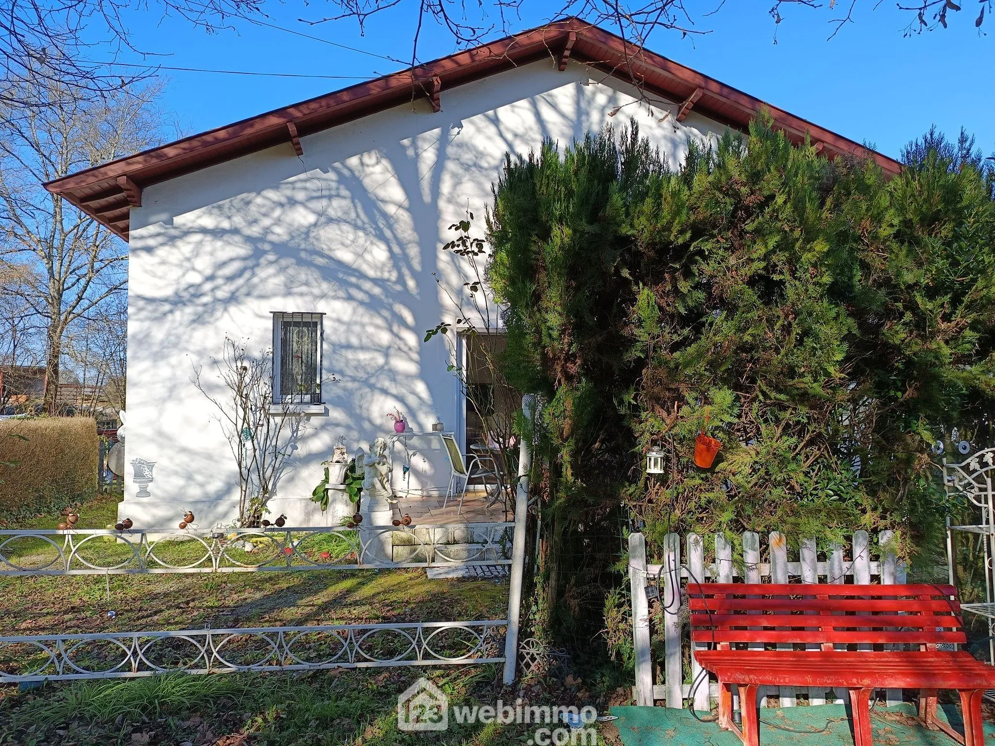 Charmante maison lumineuse avec grand potentiel à Sallespisse 