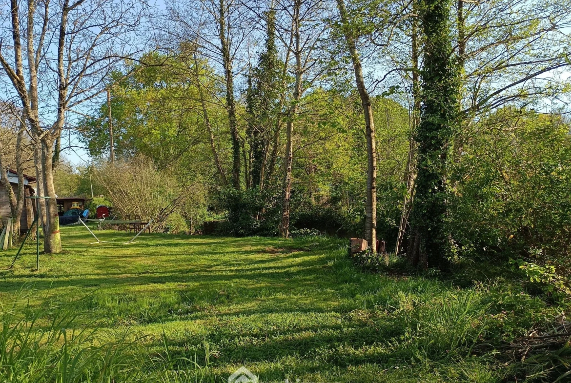 Charmante maison lumineuse avec grand potentiel à Sallespisse 