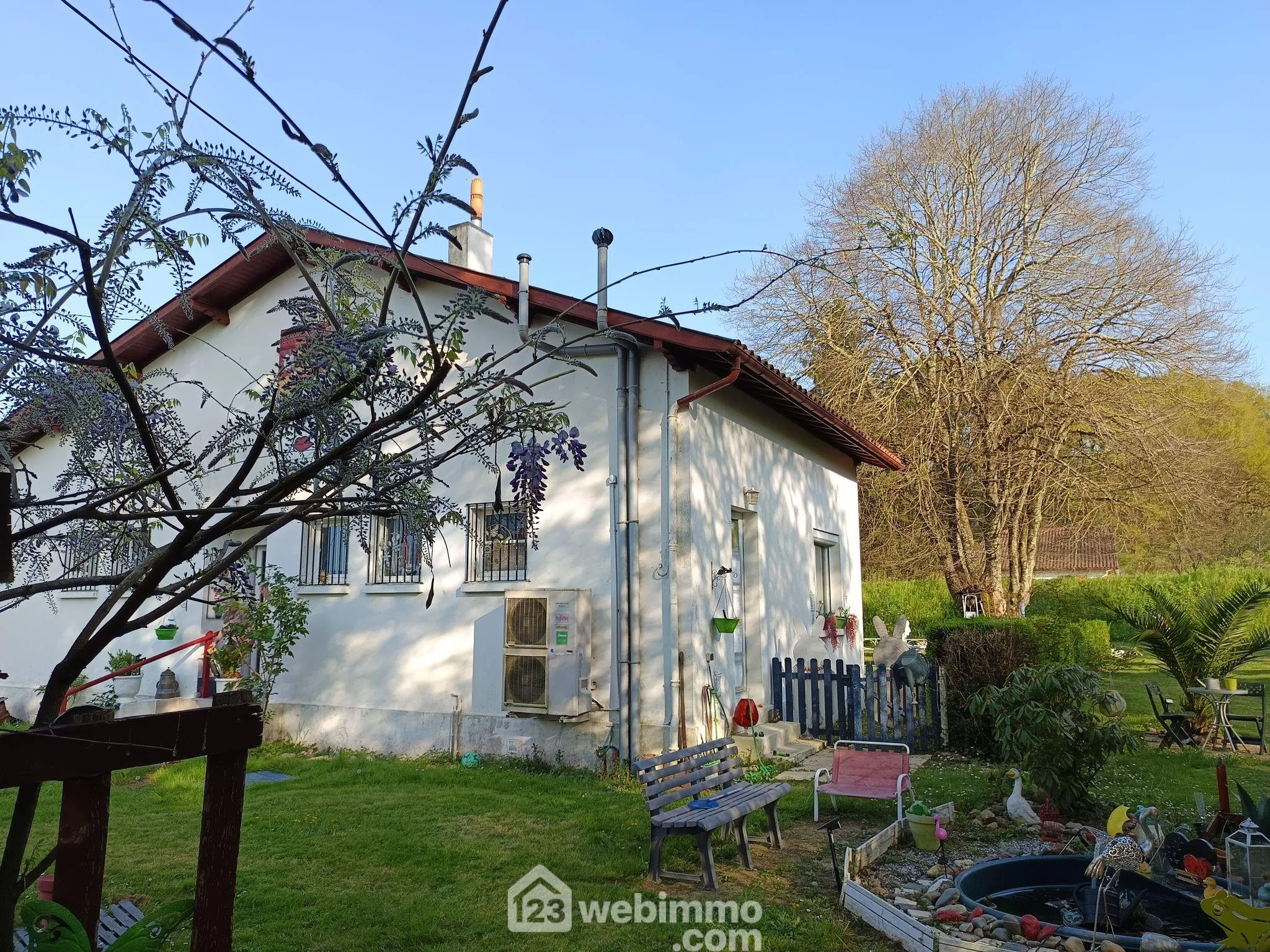 Charmante maison lumineuse avec grand potentiel à Sallespisse 