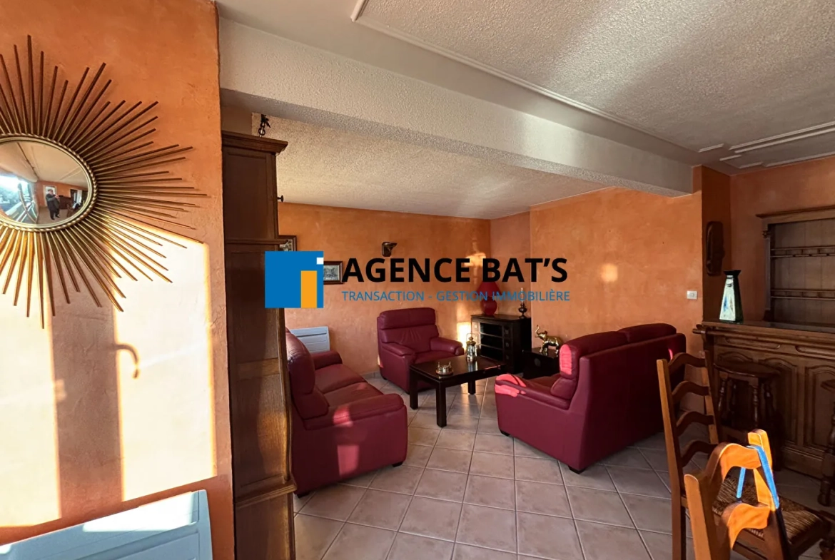 Appartement 96 m² à Saint-Étienne avec parking, cave et balcon 