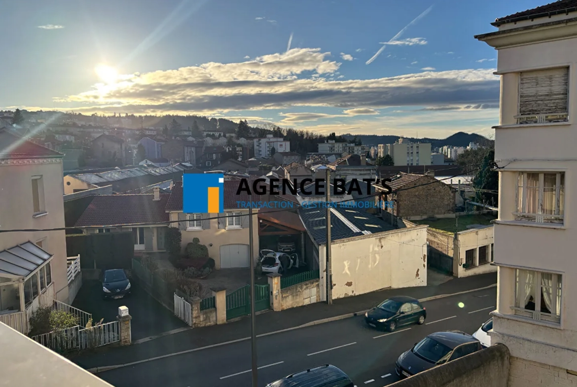 Appartement 96 m² à Saint-Étienne avec parking, cave et balcon 