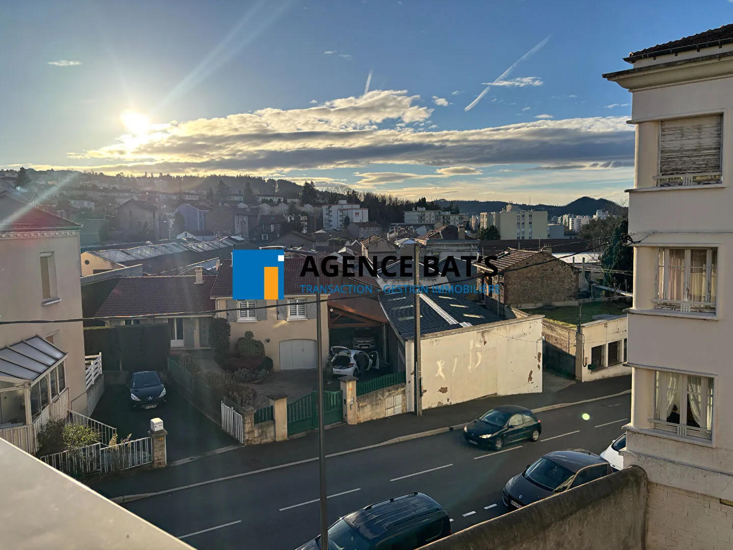Appartement 96 m² à Saint-Étienne avec parking, cave et balcon 
