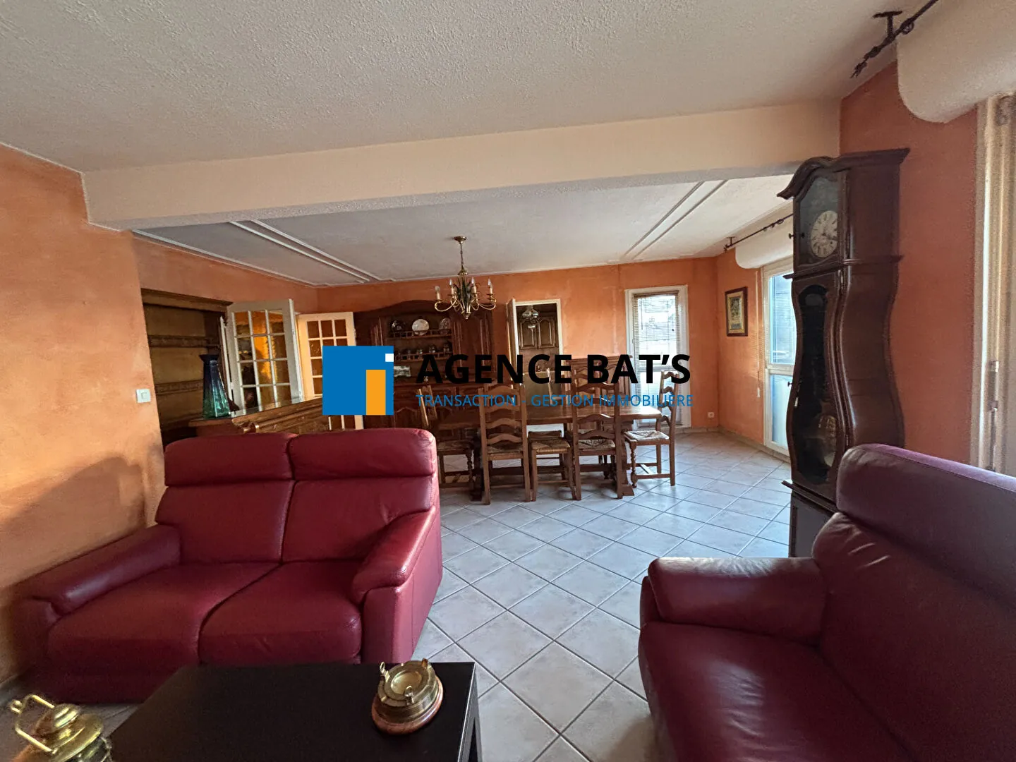 Appartement 96 m² à Saint-Étienne avec parking, cave et balcon 