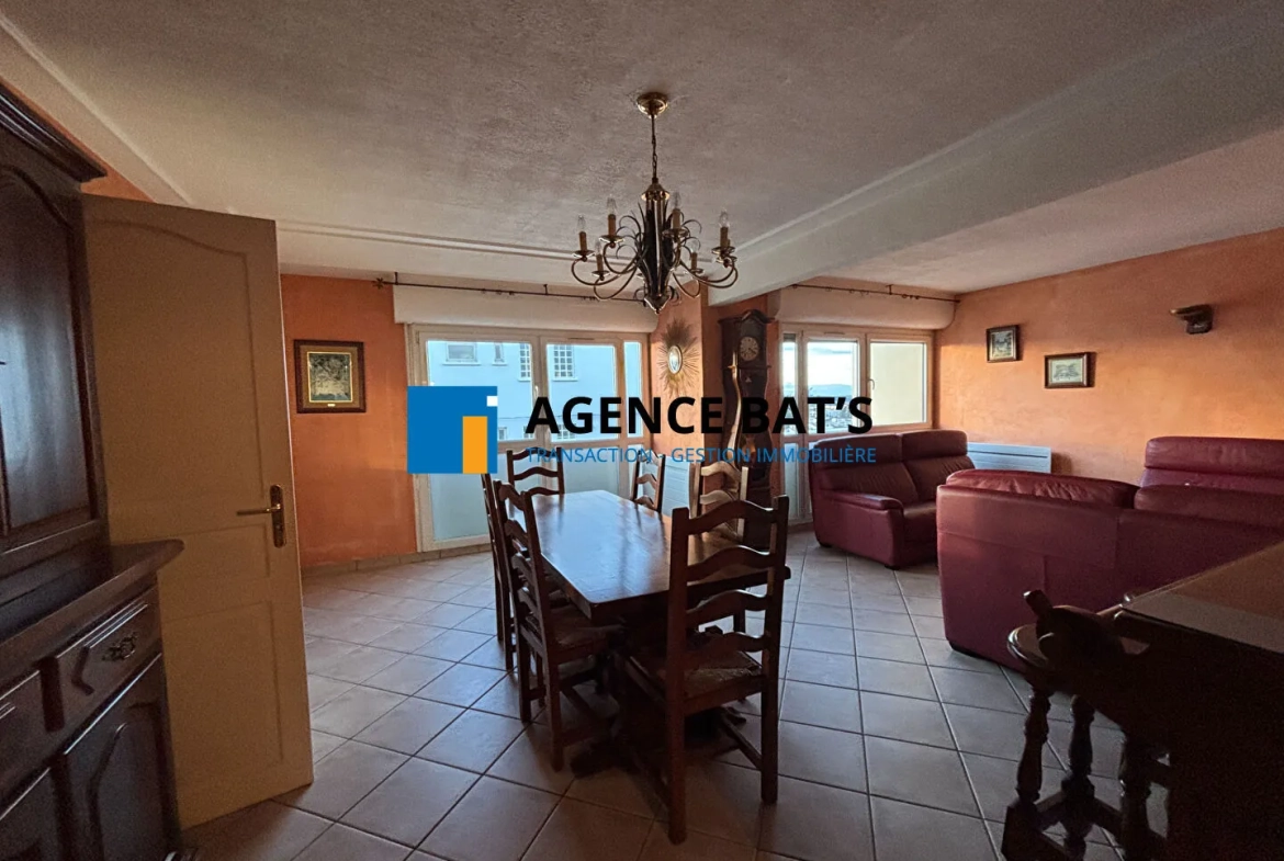 Appartement 96 m² à Saint-Étienne avec parking, cave et balcon 