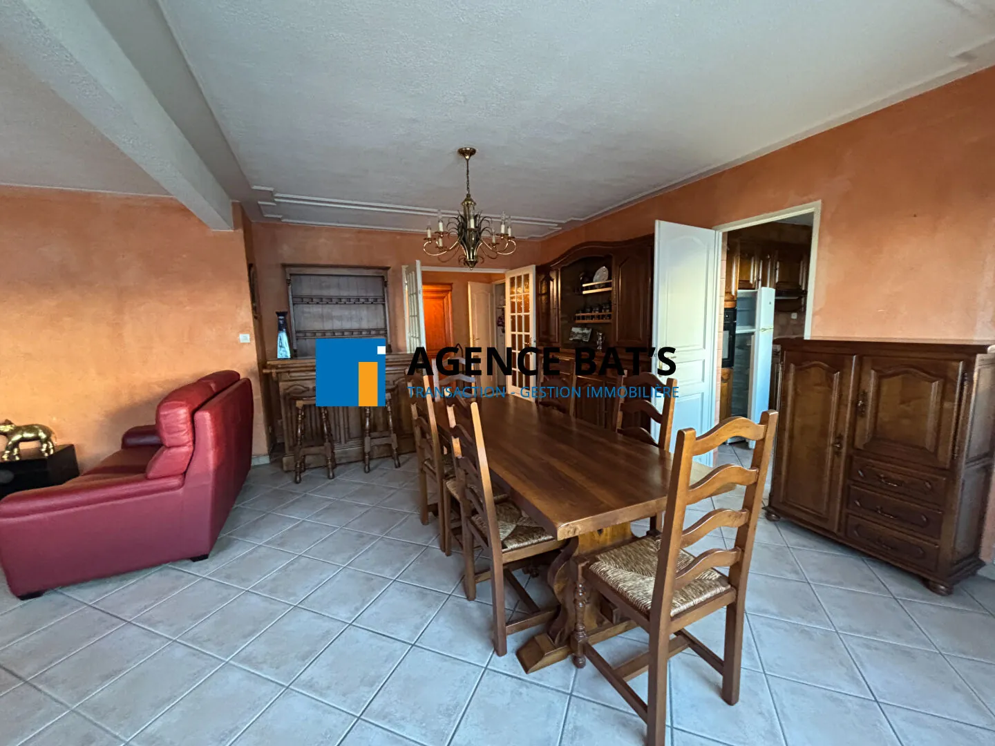 Appartement 96 m² à Saint-Étienne avec parking, cave et balcon 