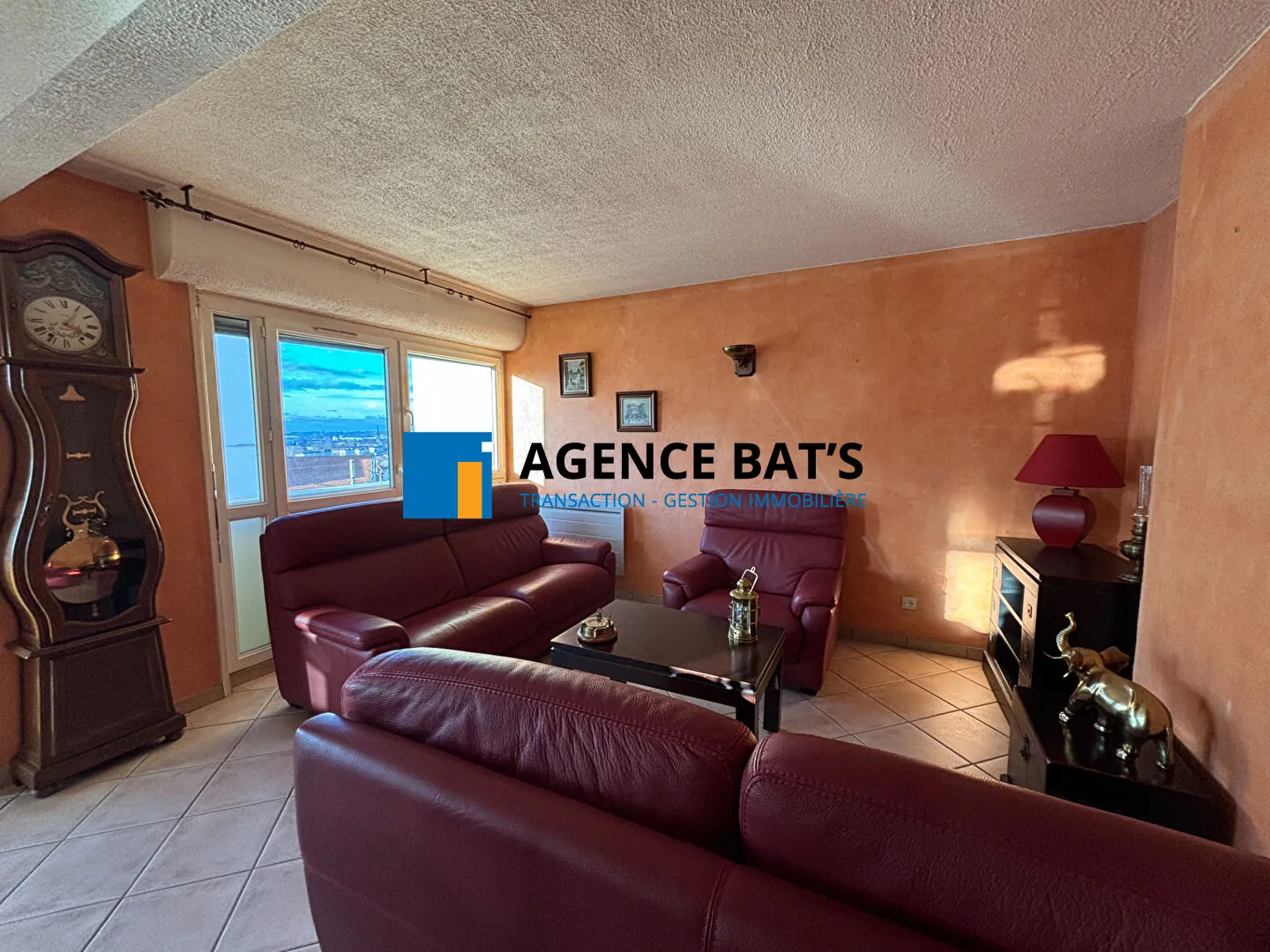 Appartement 96 m² à Saint-Étienne avec parking, cave et balcon 
