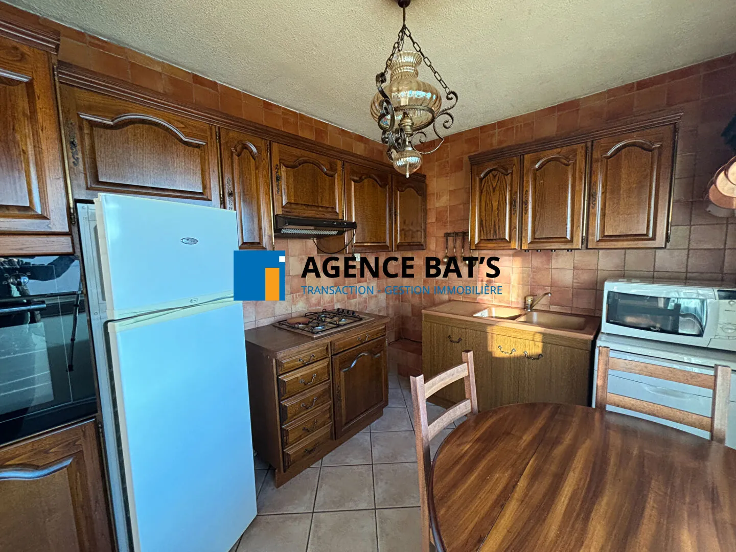 Appartement 96 m² à Saint-Étienne avec parking, cave et balcon 