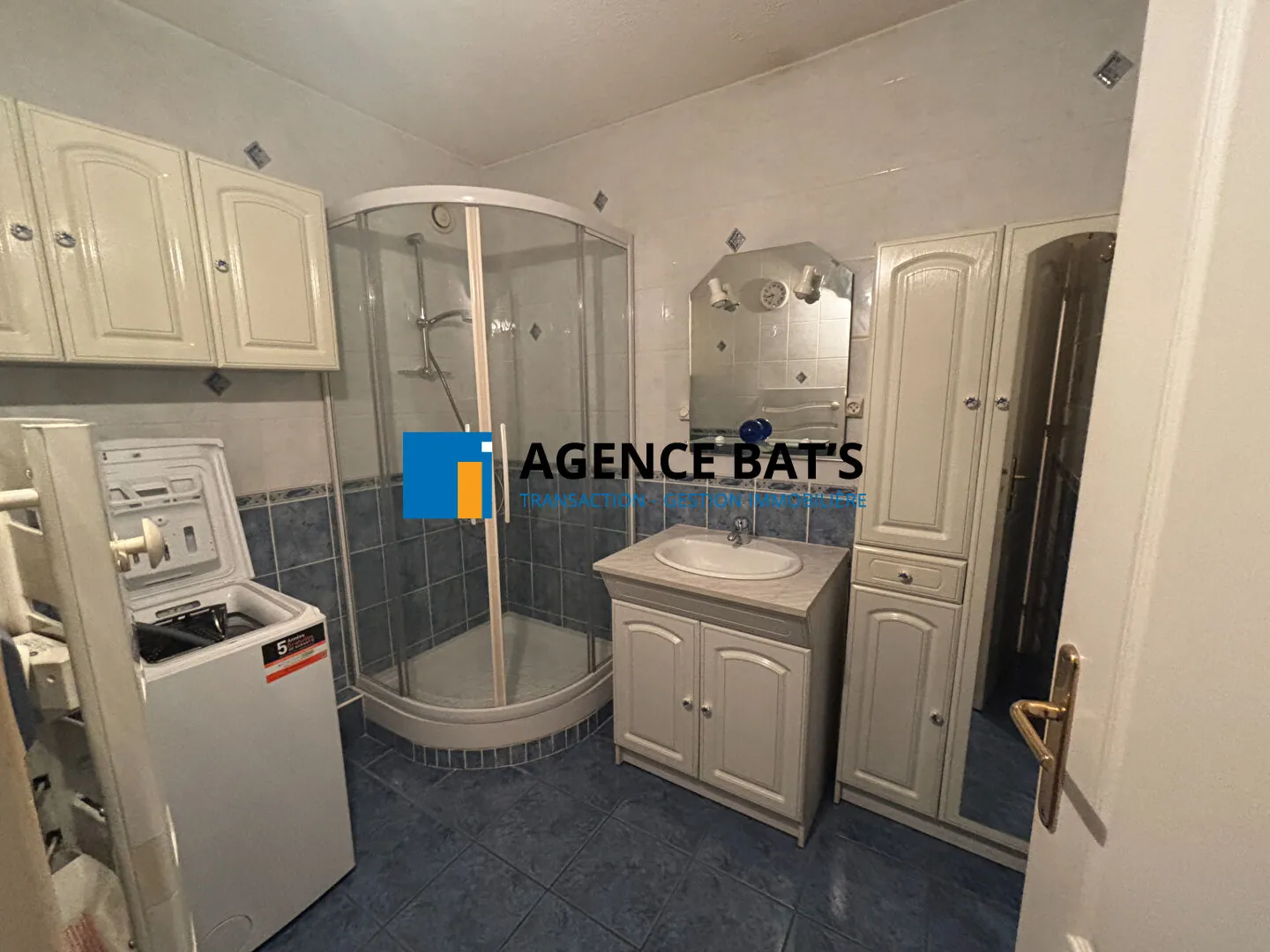 Appartement 96 m² à Saint-Étienne avec parking, cave et balcon 