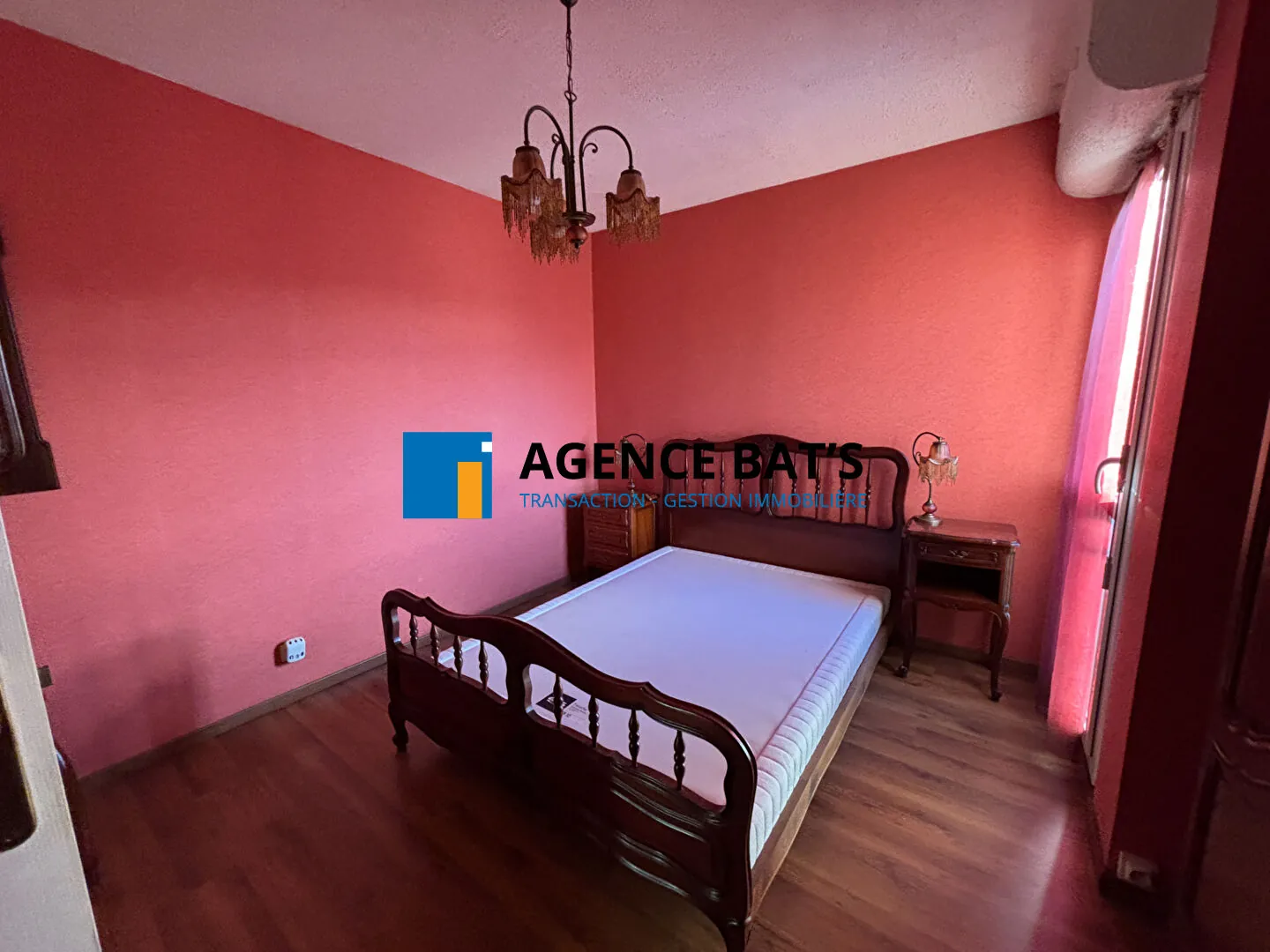 Appartement 96 m² à Saint-Étienne avec parking, cave et balcon 