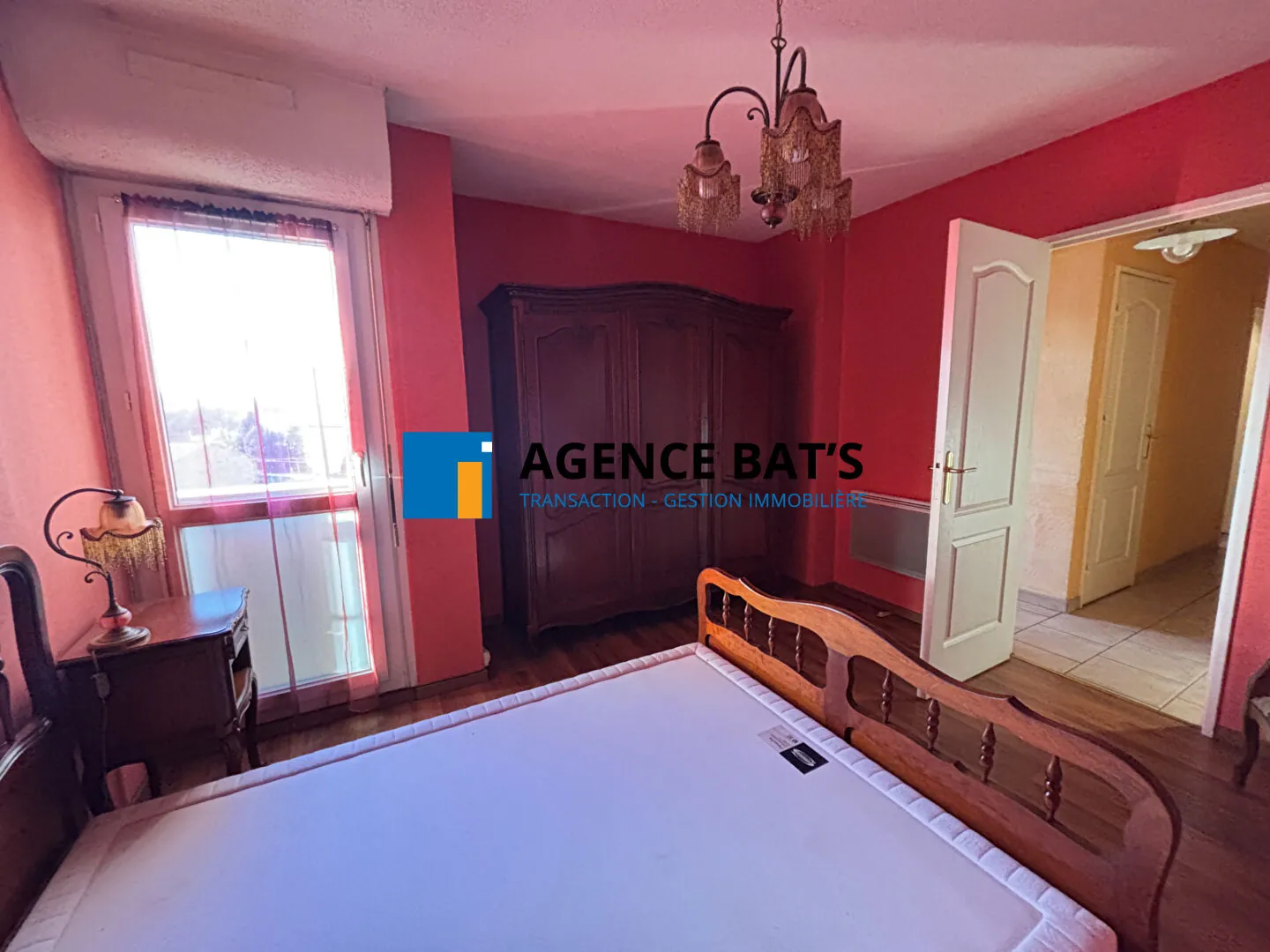 Appartement 96 m² à Saint-Étienne avec parking, cave et balcon 