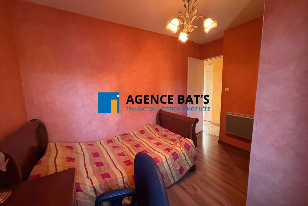 Appartement 96 m² à Saint-Étienne avec parking, cave et balcon 