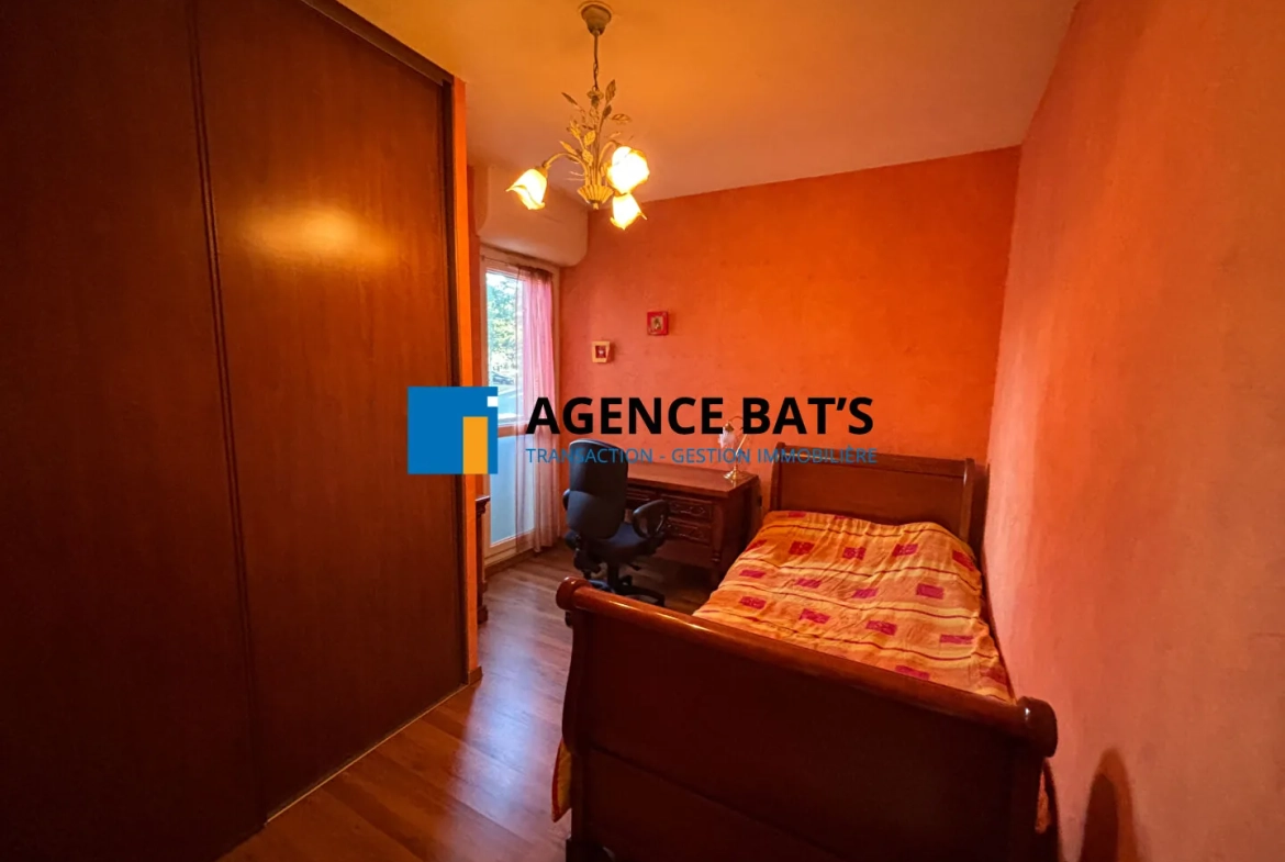 Appartement 96 m² à Saint-Étienne avec parking, cave et balcon 