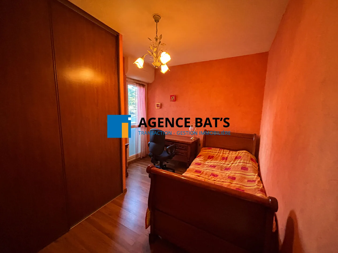 Appartement 96 m² à Saint-Étienne avec parking, cave et balcon 
