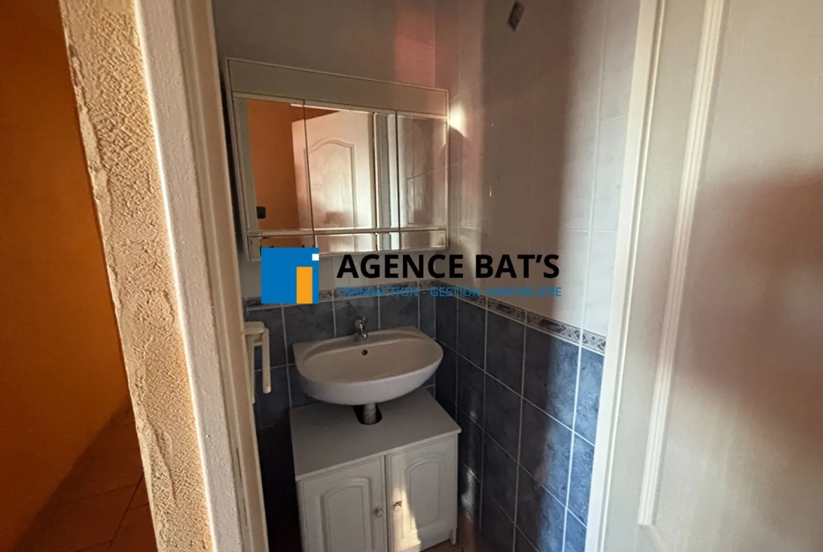 Appartement 96 m² à Saint-Étienne avec parking, cave et balcon 