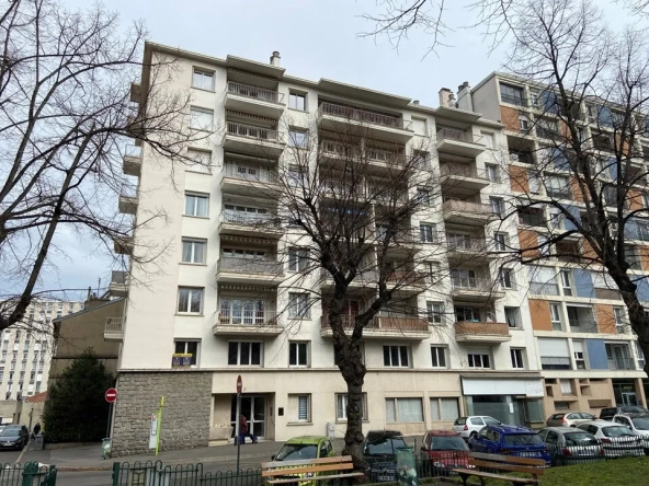 Appartement lumineux de 90 m² à Saint-Étienne avec garage et ascenseur