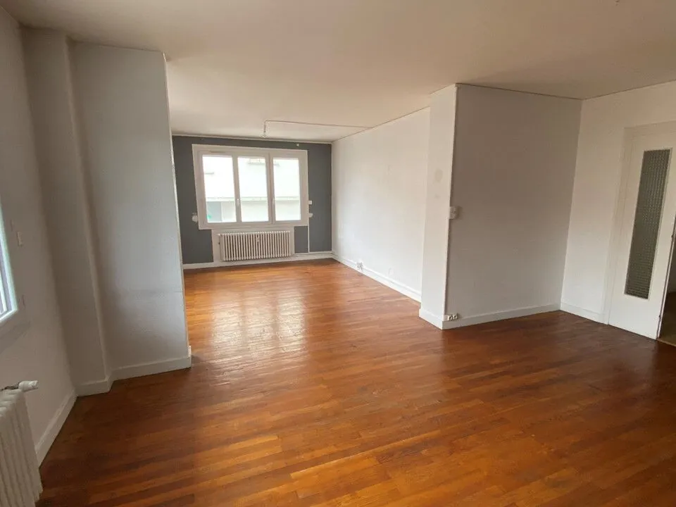 Appartement lumineux de 90 m² à Saint-Étienne avec garage et ascenseur 