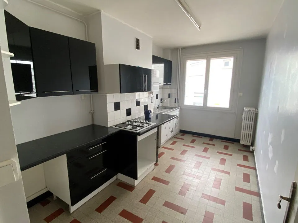Appartement lumineux de 90 m² à Saint-Étienne avec garage et ascenseur 