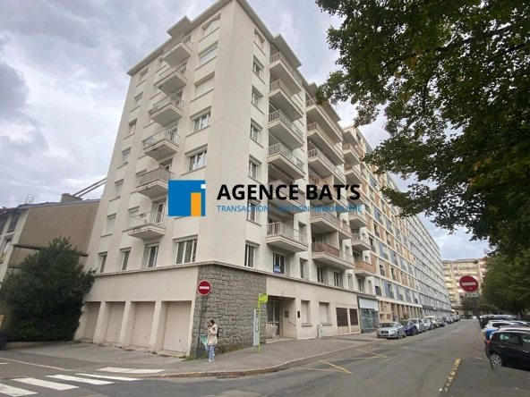 Appartement F4 lumineux à Saint-Étienne avec garage et ascenseur