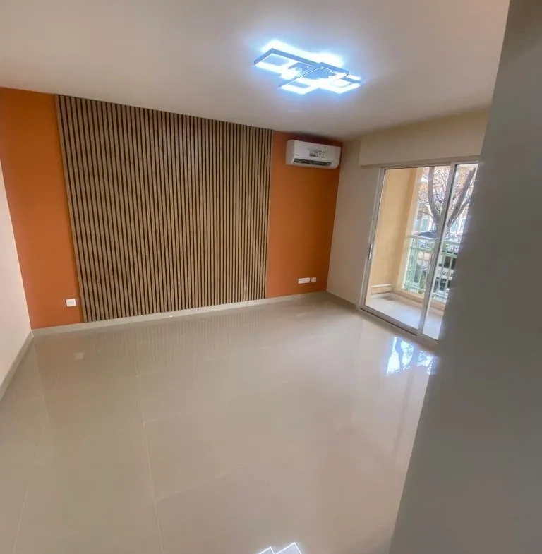 Appartement rénové de 3 pièces avec terrasse à Frejus - Proximité mer et port 