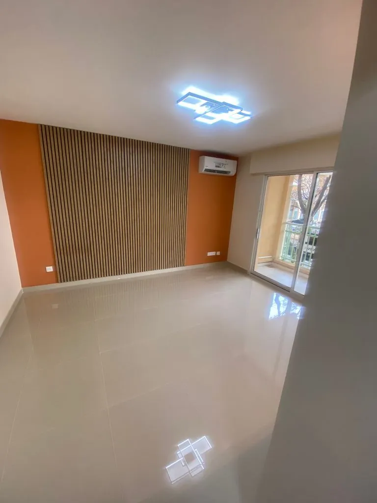 Appartement rénové de 3 pièces avec terrasse à Frejus - Proximité mer et port 