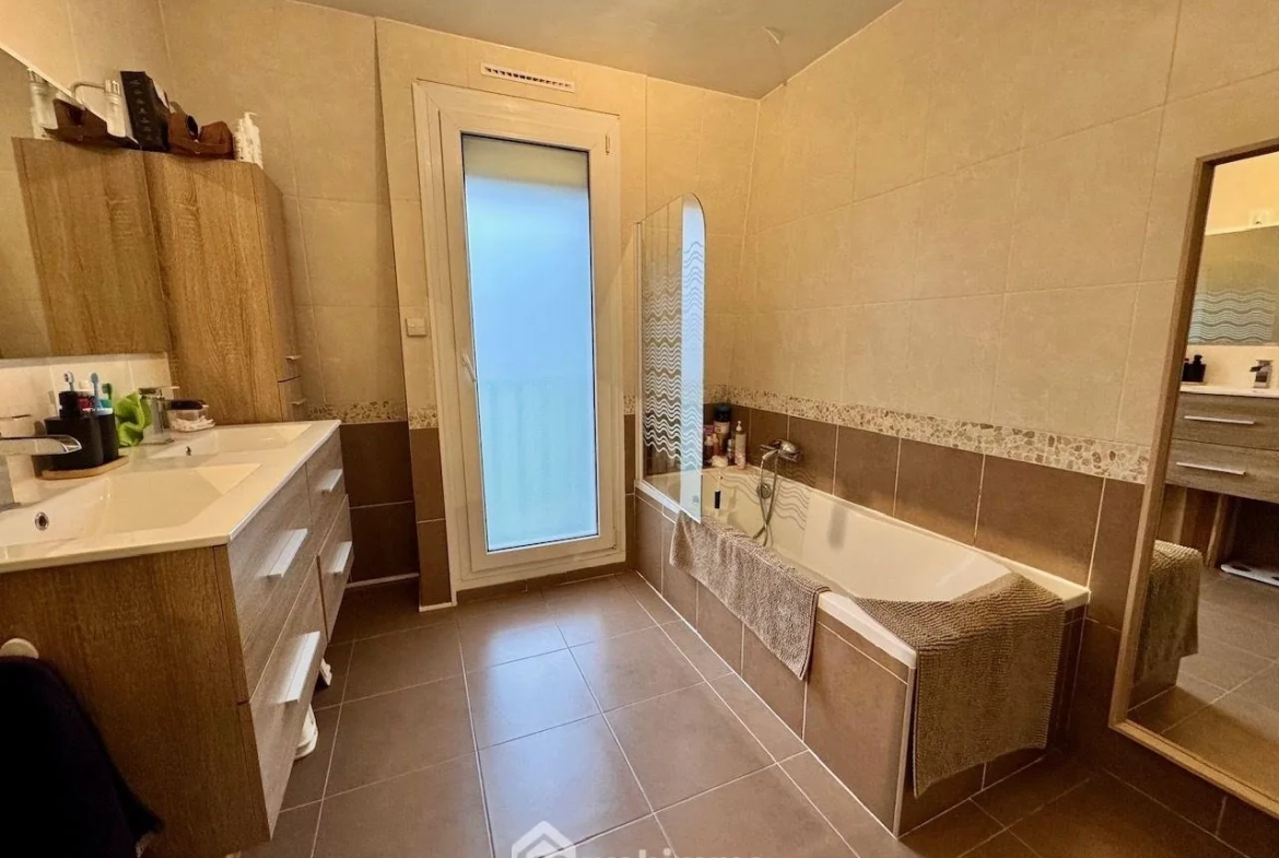 Maison familiale de 100m² à Bondoufle avec garage, proche commodités 