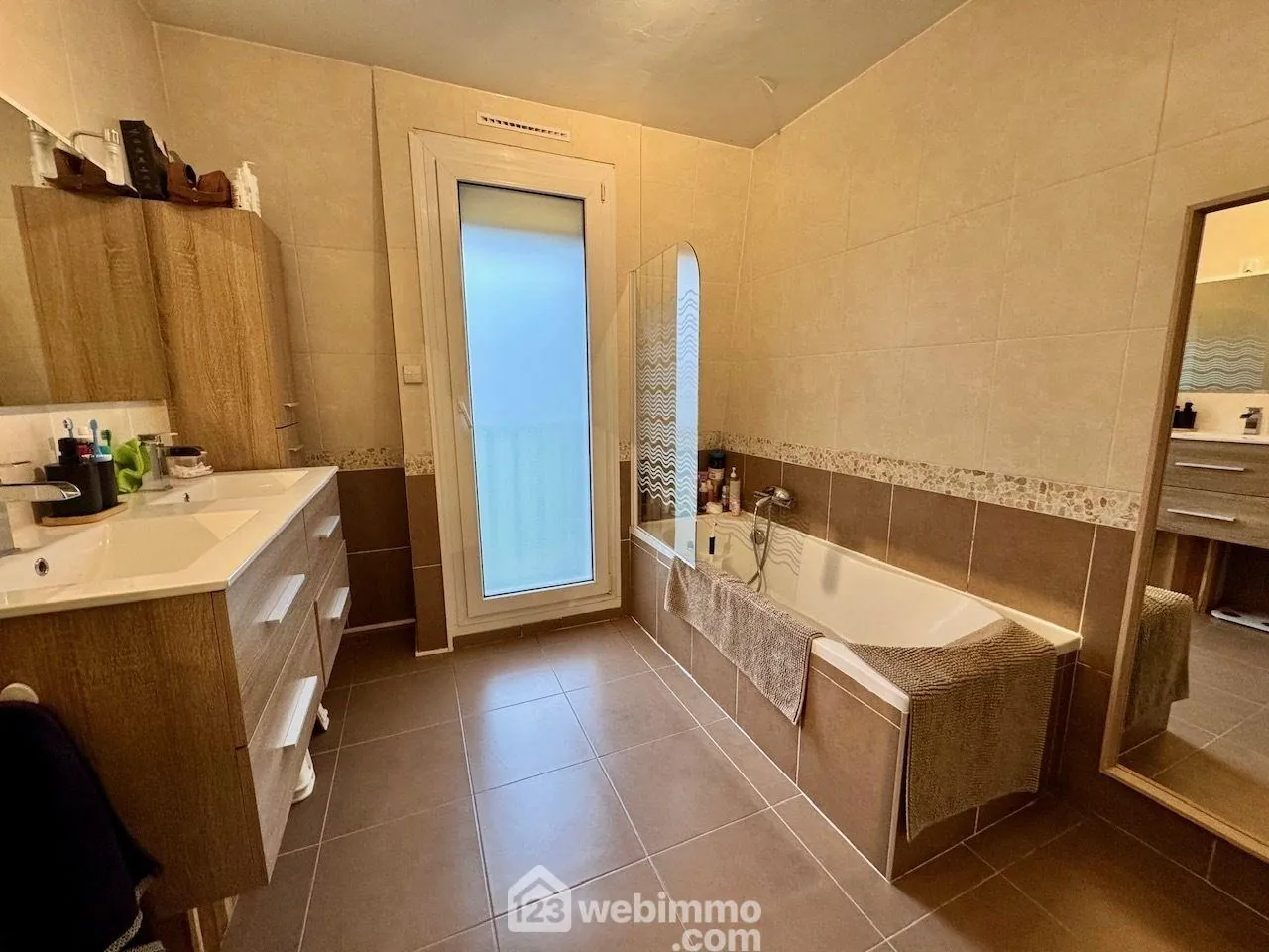 Maison familiale de 100m² à Bondoufle avec garage, proche commodités 