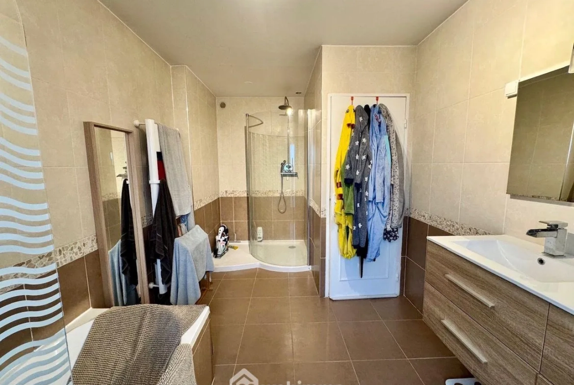Maison familiale de 100m² à Bondoufle avec garage, proche commodités 