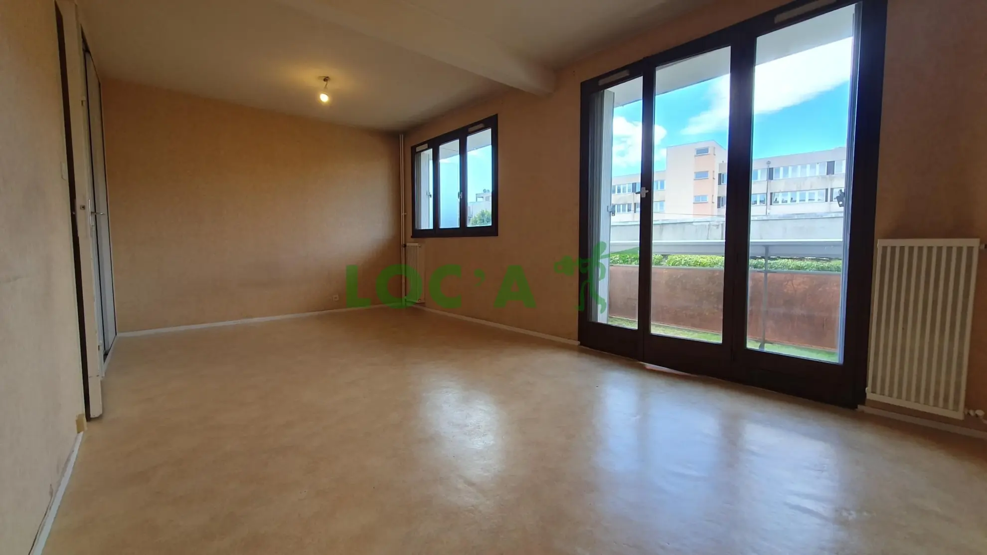 Appartement F1 à Dijon de 35 m² avec balcon, cave et parking proche Place Wilson 