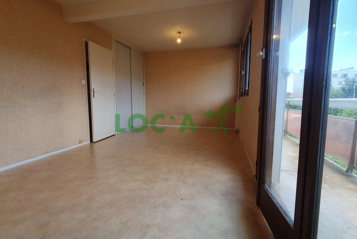 Appartement F1 à Dijon de 35 m² avec balcon, cave et parking proche Place Wilson 