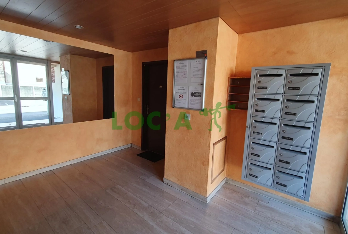 Appartement F1 à Dijon de 35 m² avec balcon, cave et parking proche Place Wilson 