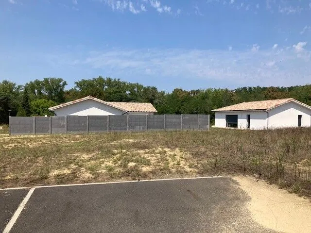 Terrain constructible de 500 m² avec maison de 60 m² à Bougue dans les Landes 