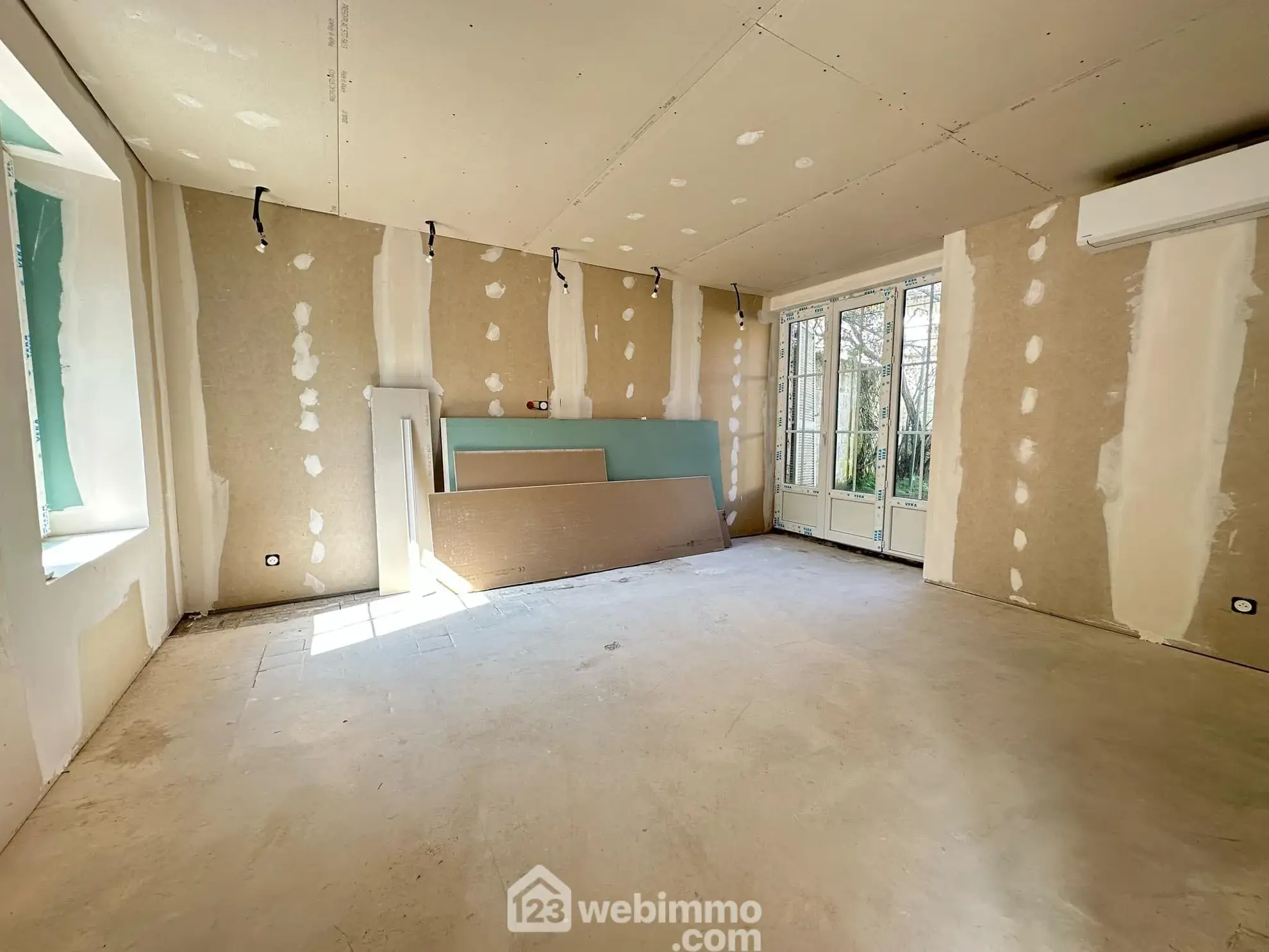 Maison rénovée de 77 m² avec dépendance à Montaigu (02820) à vendre 